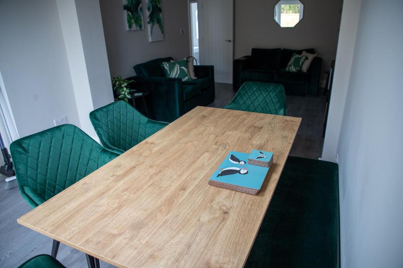 Wave Stays - Ground Floor Apartment - Outside Seating Area Кливлис Экстерьер фото